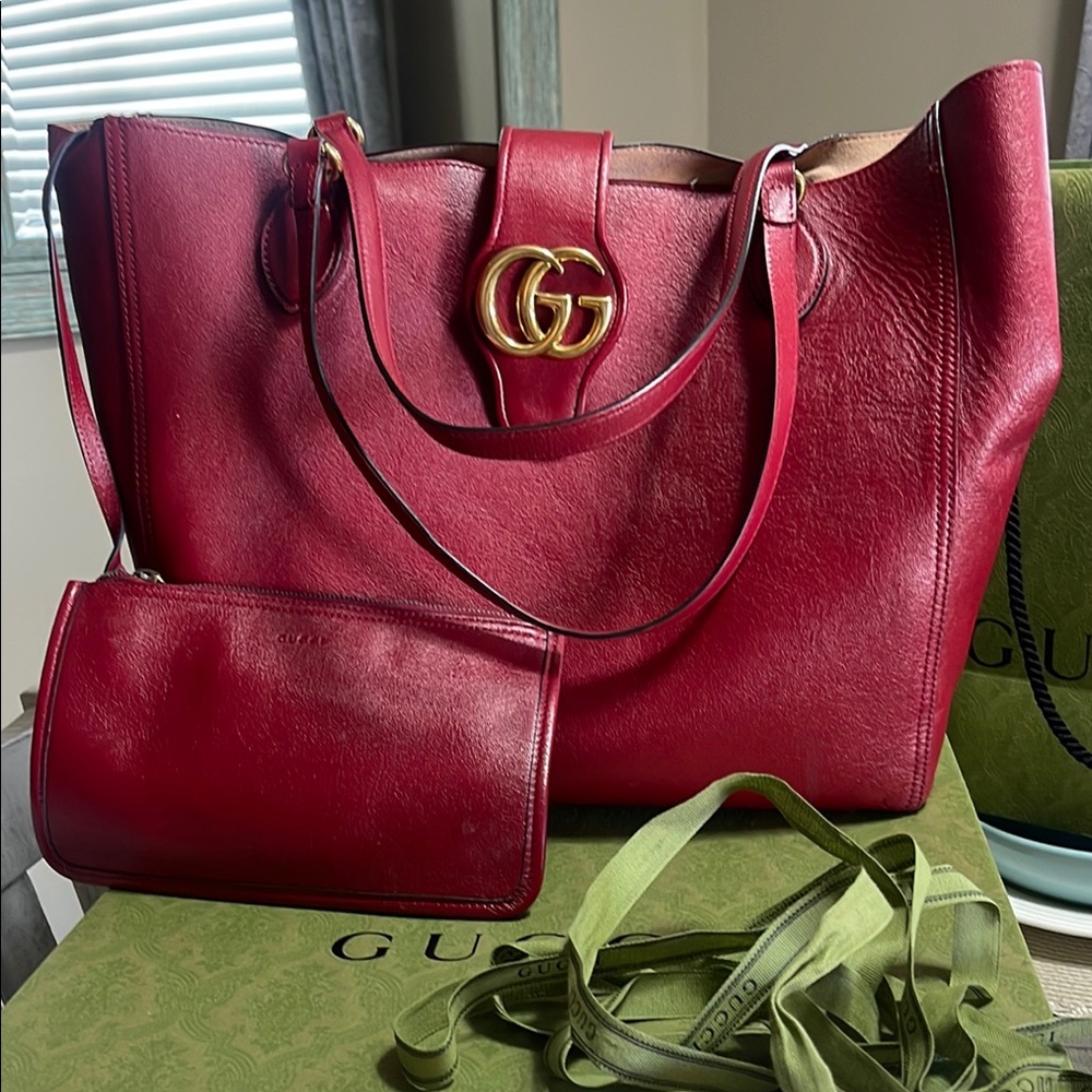 Gucci Sakai Calfskin Lux M/L Dahlia Tote Cherry Red